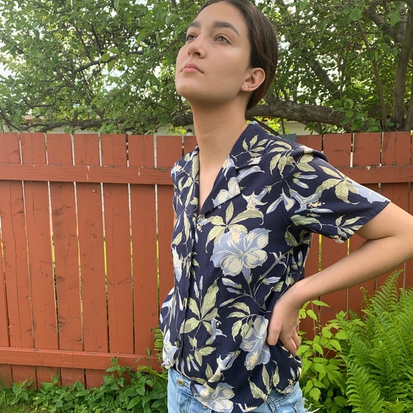 Hawaiian Print Blouse - Picture 2 of 4